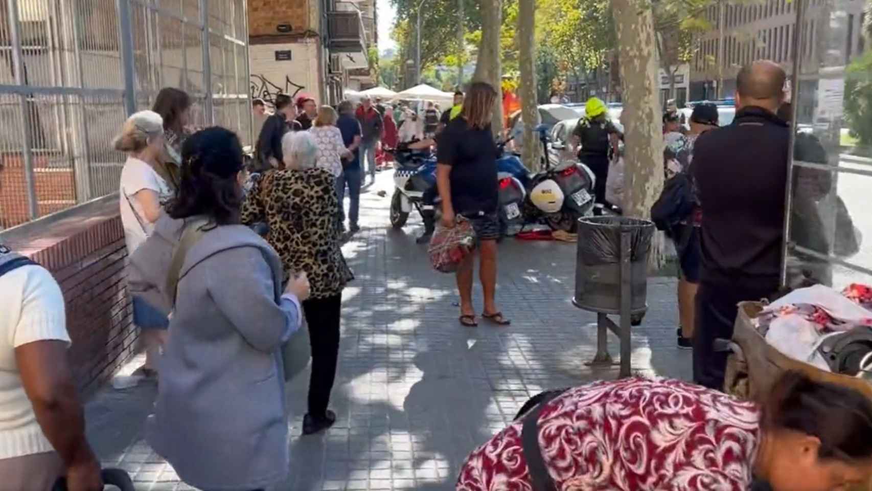 La policía desaloja el mercado de la miseria de Badalona y Sant Adrià / TWITTER