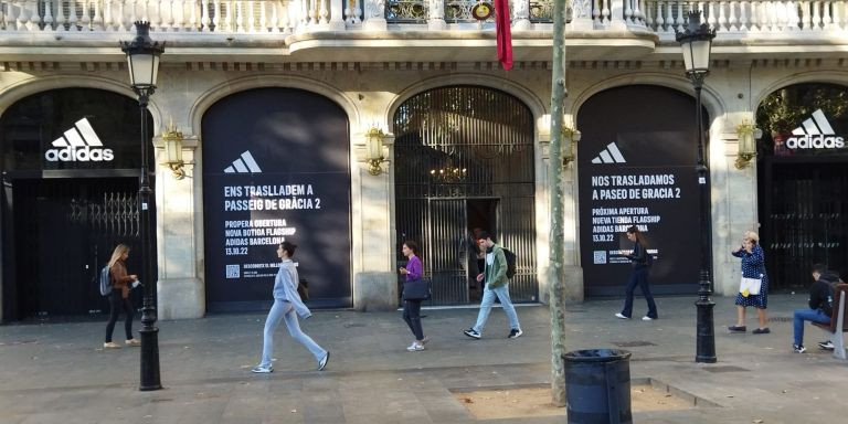 Antigua tienda de Adidas en el paseo de Gràcia / METRÓPOLI - JORDI SUBIRANA
