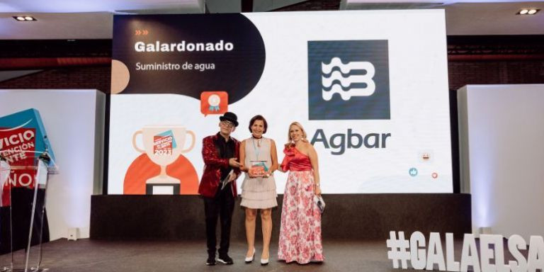 Aigües de Barcelona recibe el premio por su atención al cliente / CEDIDA