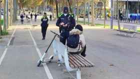 La Guardia Urbana multa a una usuaria de patinete eléctrico en Barcelona / EUROPA PRESS