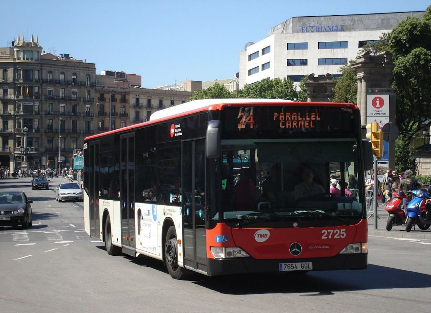 Un bus de la línea 24 de TMB / METRÓPOLI