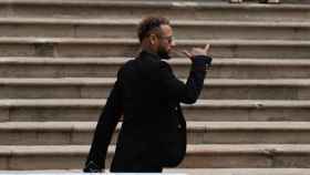 Neymar al salir de la Audiencia de Barcelona después de que el tribunal le ha permitido ausentarse de su juicio / EUROPA PRESS