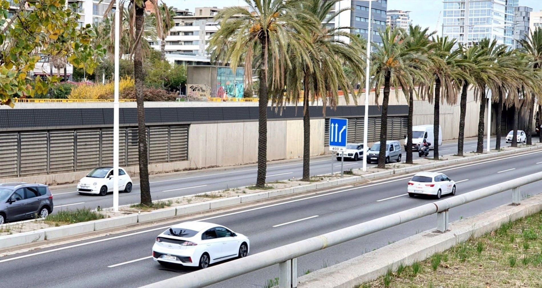 Barcelona coloca una placa fotovoltaica en la ronda Litoral