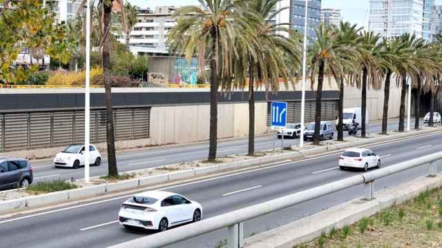 Barcelona coloca una placa fotovoltaica en la ronda Litoral / ARCHIVOS