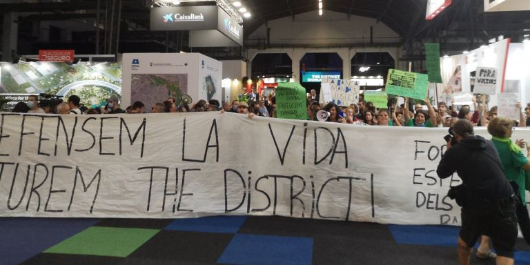 Radicales antidesahucio irrumpen el congreso 'The District' / TWITTER