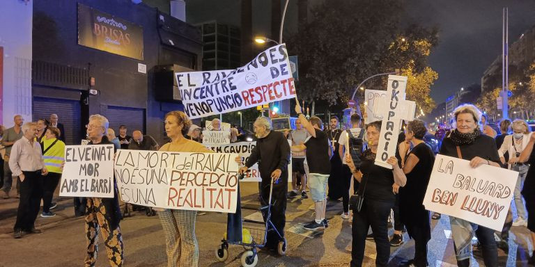 Manifestación en el Raval contra la inseguridad y el incivismo/ METRÓPOLI
