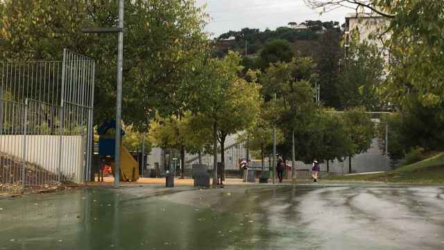 Parque con falta de mantenimiento en Trinitat Nova / METRÓPOLI - RP