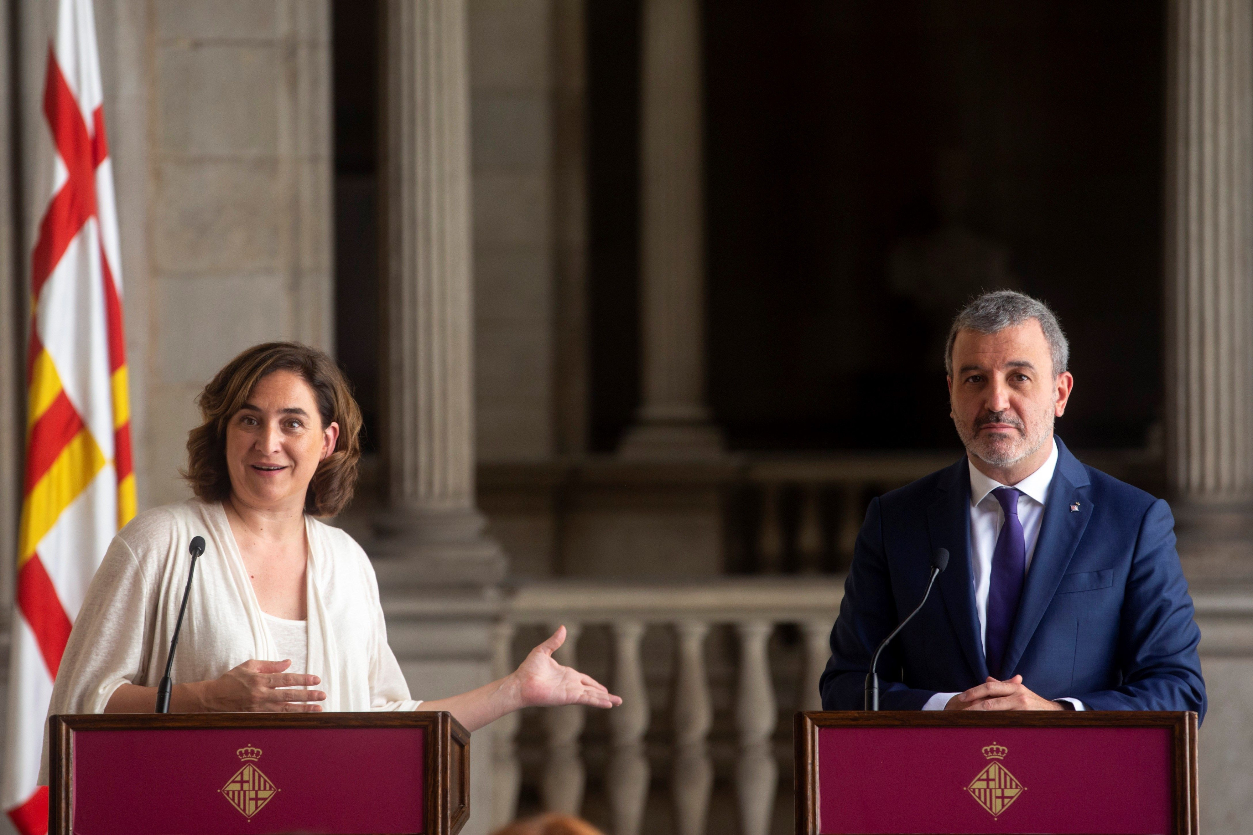 La alcaldesa de Barcelona, Ada Colau, junto al primer teniente de alcalde, Jaume Collboni / EFE