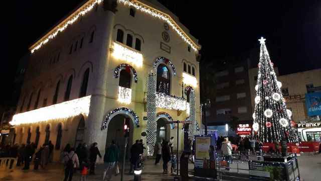Plaza de la Vila de Badalona, iluminada por Navidad / TRIPADVISOR