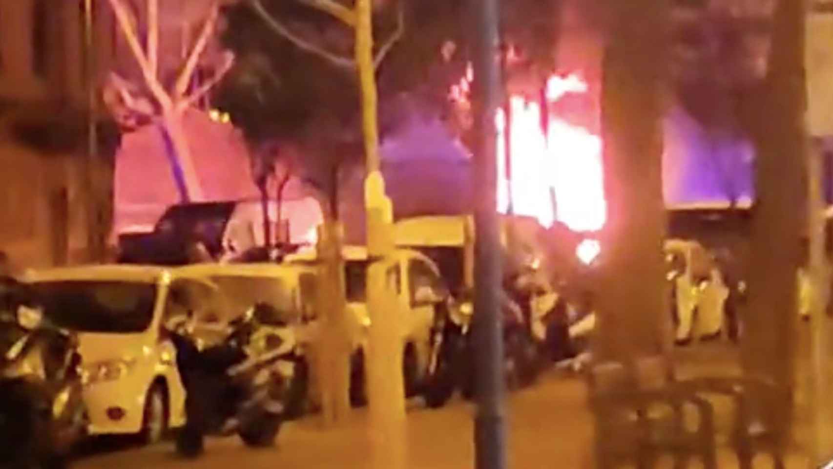 Incendio de un vehículo en Badalona / TWITTER @ALBIOL_XG