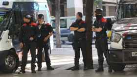 Agentes de los Mossos en Barcelona en una imagen de archivo / EFE