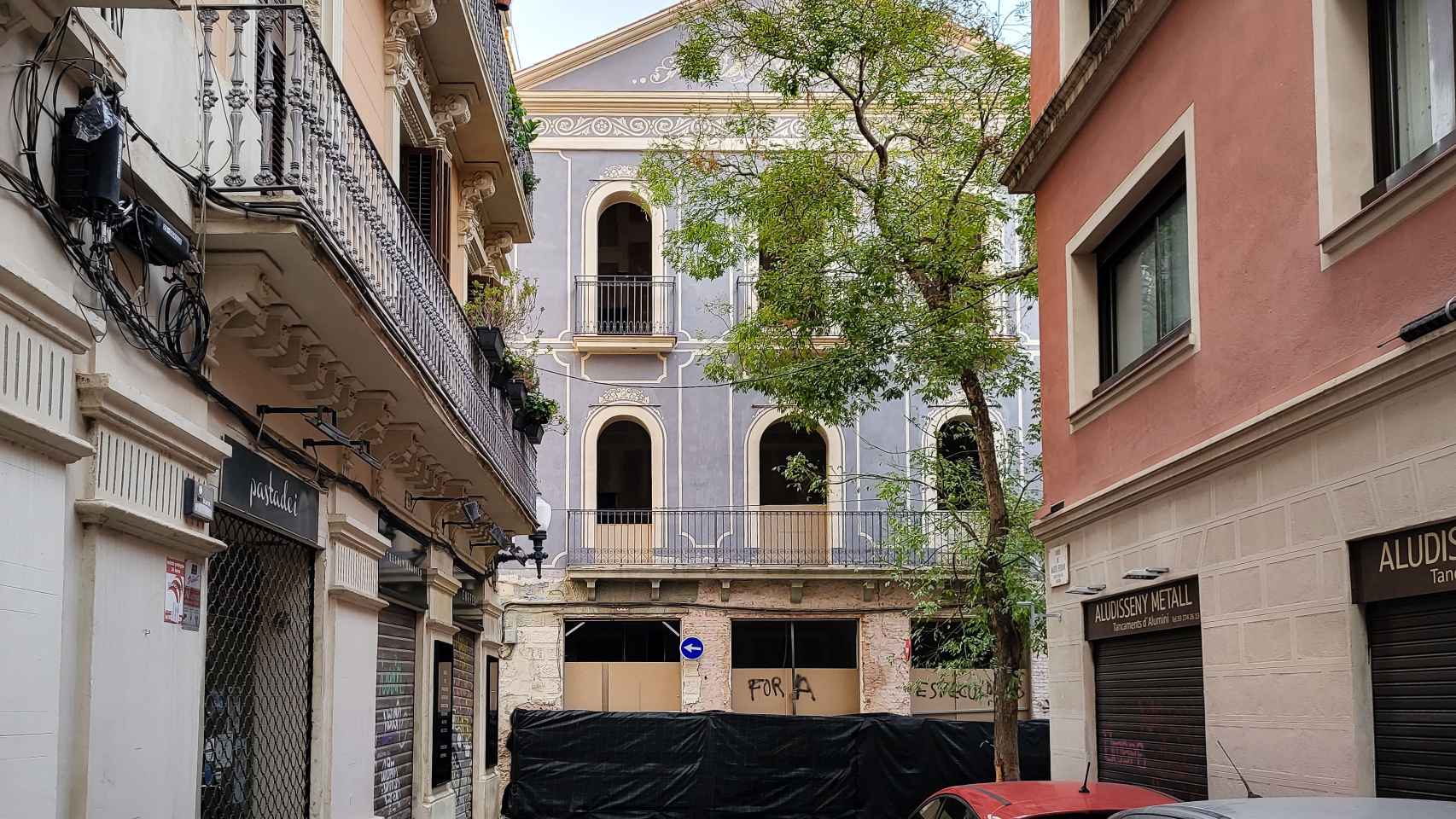 El edificio de Can Barbosa, un espacio con siete vidas en Sant Andreu / INMA SANTOS
