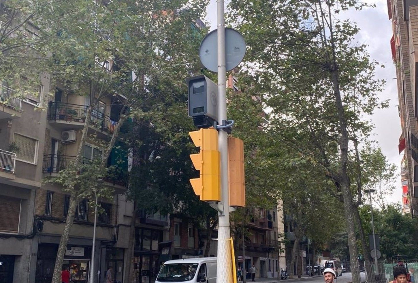 Radar de punto instalado en Barcelona, uno de los últimos implementados por el gobierno de Colau / EUROPA PRESS