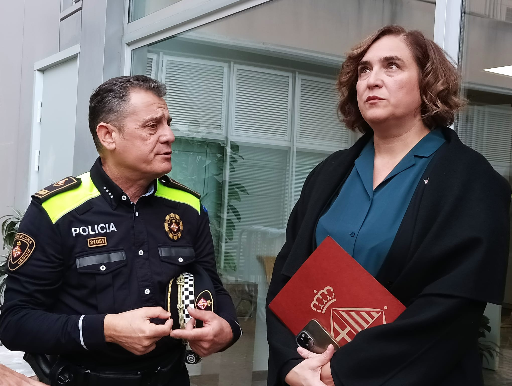 Ada Colau en la nueva comisaría de la calle de Tàpies / METRÓPOLI