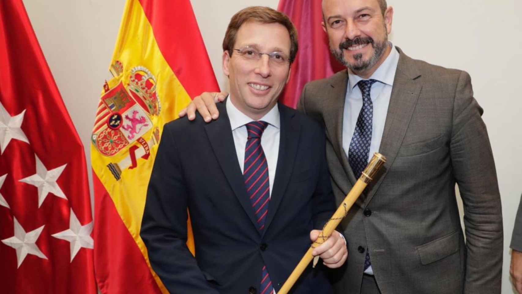 Almeida (I) y Rollán (D), que visitan Barcelona para participar en la intermunicipal del Partido Popular / COMUNIDAD DE MADRID
