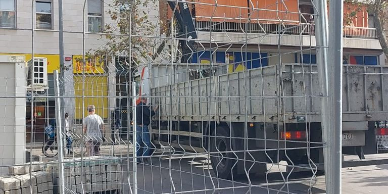 Un camión en la ronda de Sant Antoni, este lunes / CEDIDA