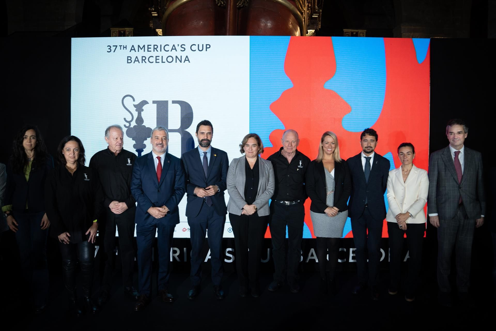 Foto de familia de todos los responsables de las administraciones implicadas en la Copa América / EUROPA PRESS