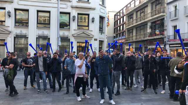 Última protesta de los agentes de la Guardia Urbana de Badalona en la plaza de la Vila / CEDIDA