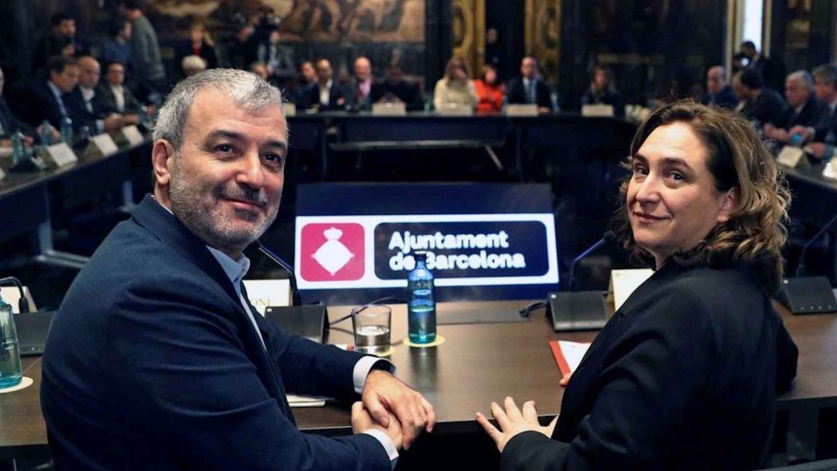 El primer teniente de alcalde de Barcelona, Jaume Collboni, junto a la alcaldesa, Ada Colau / EFE