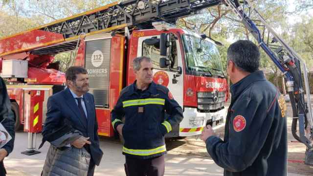 Albert Batlle y Sebastià Massagué en una rueda de prensa de los Bombers de Barcelona / MA