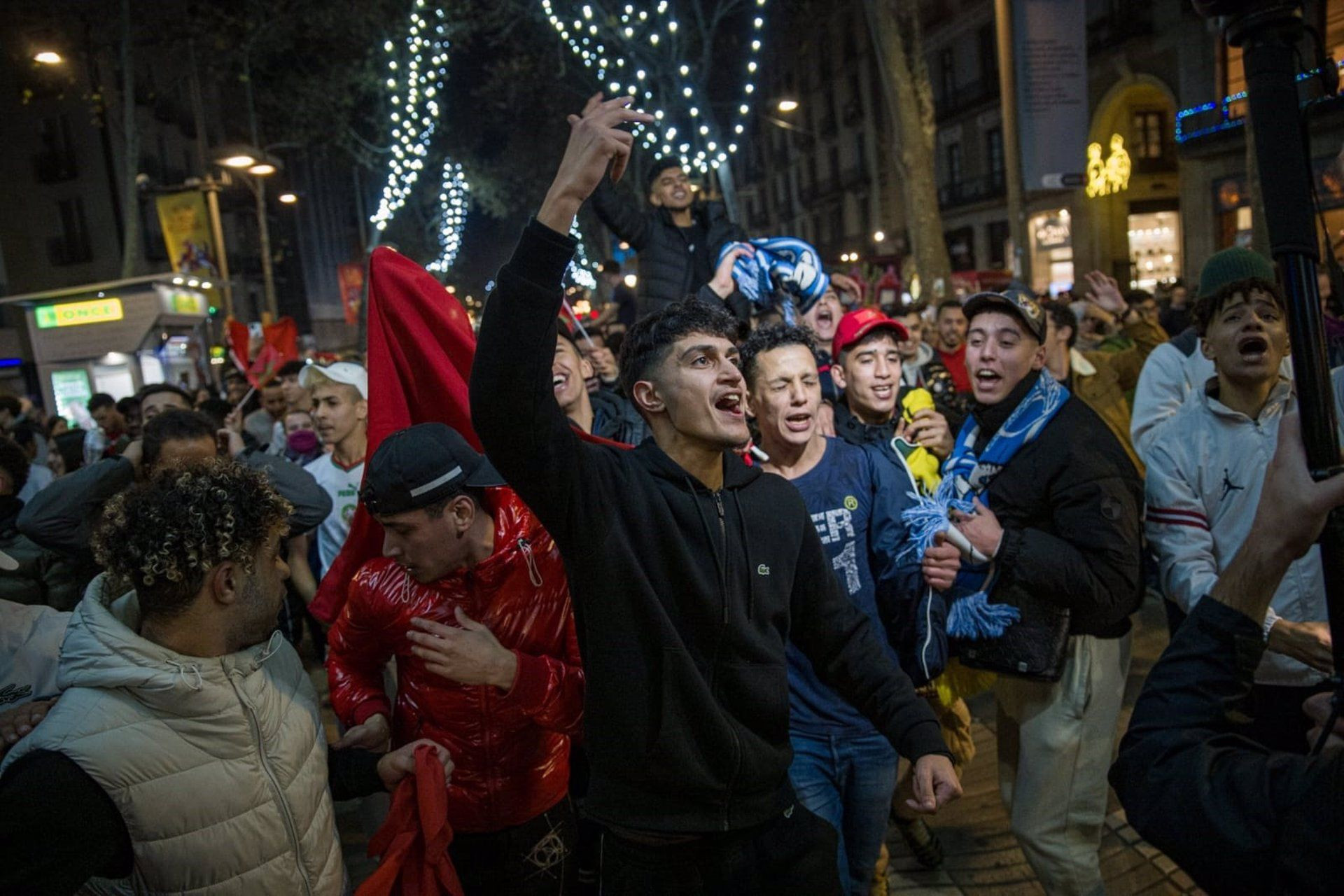 Aficionados marroquíes en La Rambla de Barcelona / EUROPA PRESS