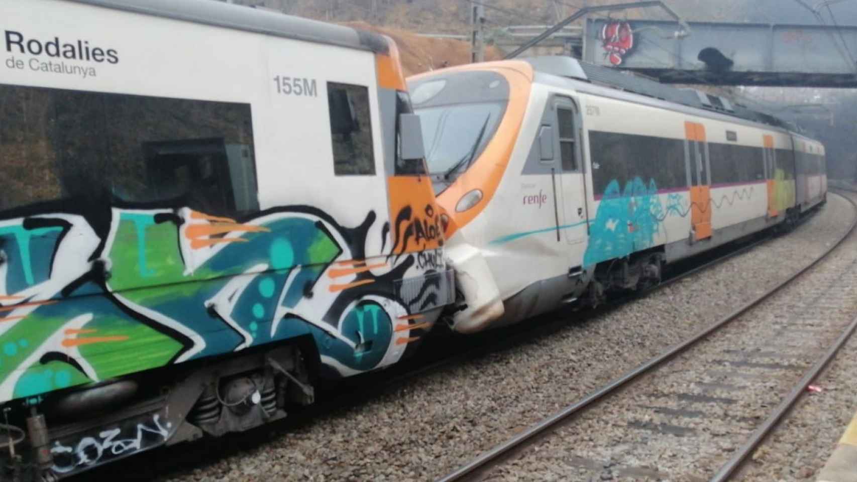 Los dos trenes que han chocado en el accidente en Montcada i Reixac / METRÓPOLI