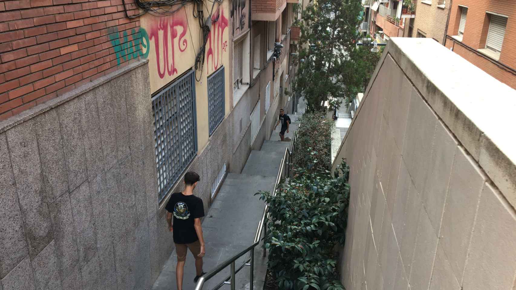 Escaleras civiles en la Baixada de la Glòria / METRÓPOLI - RP