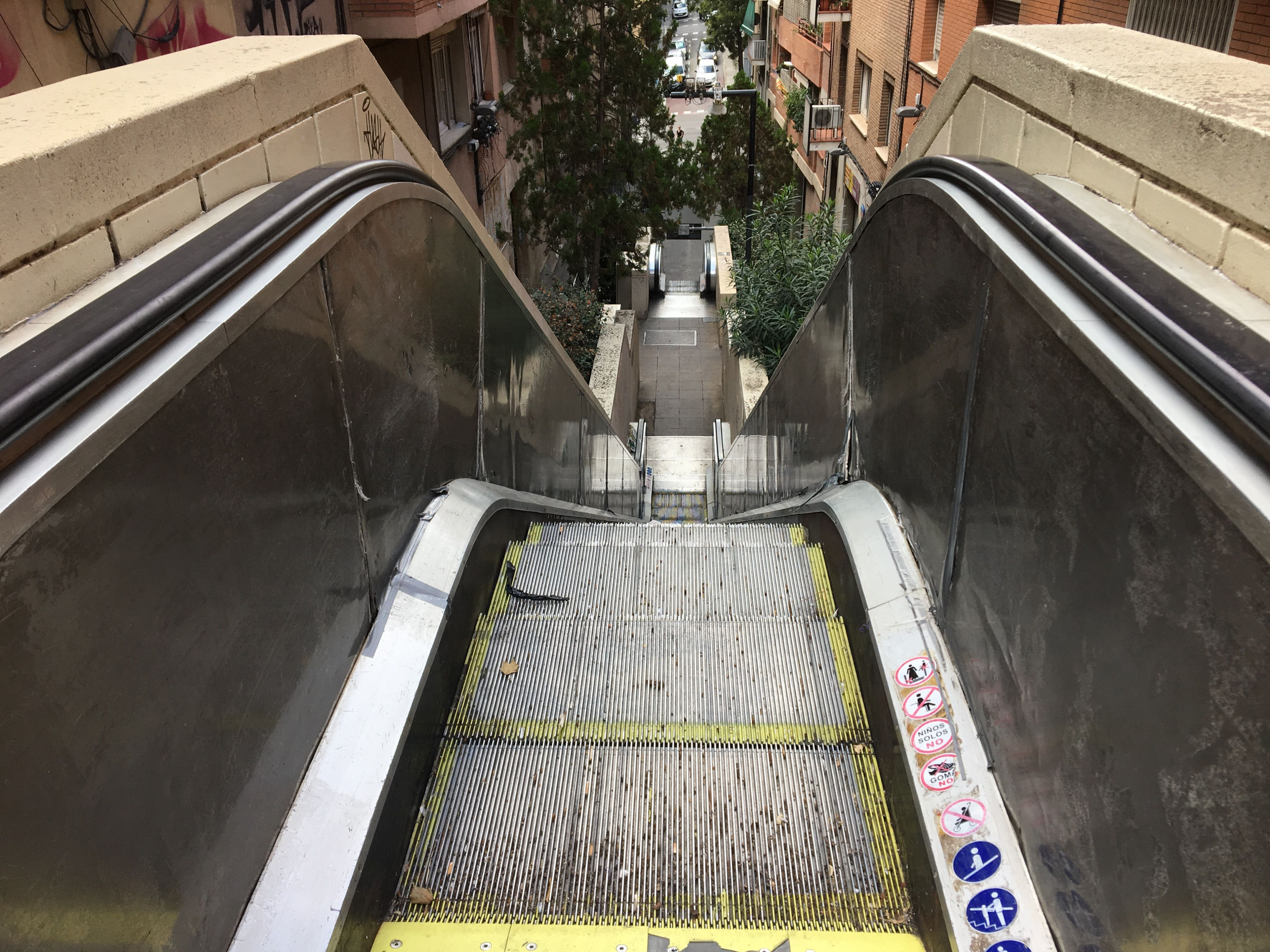Escaleras automáticas en la Baixada de la Glòria / METRÓPOLI - RP