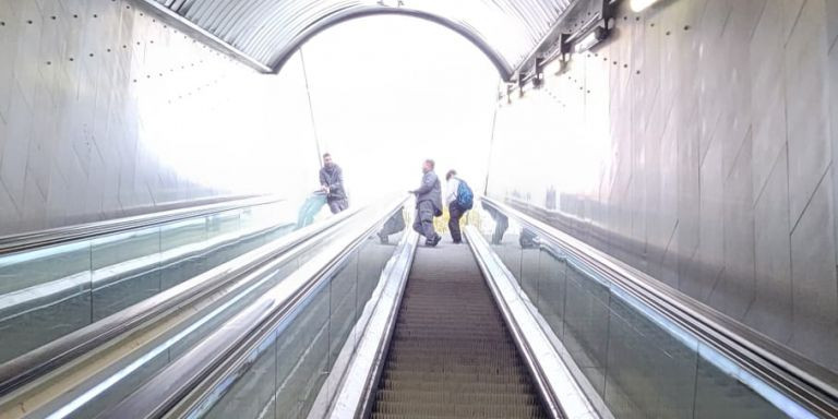 Las escaleras de entrada al metro del Carmel / CEDIDA