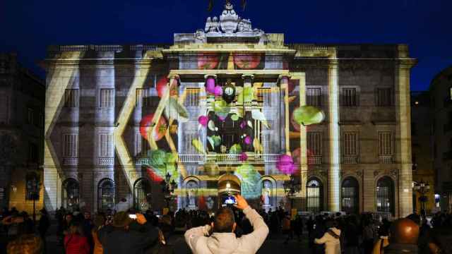 Pesebre virtual en la plaza de Sant Jaume, la opción del gobierno de Colau para este año / EFE