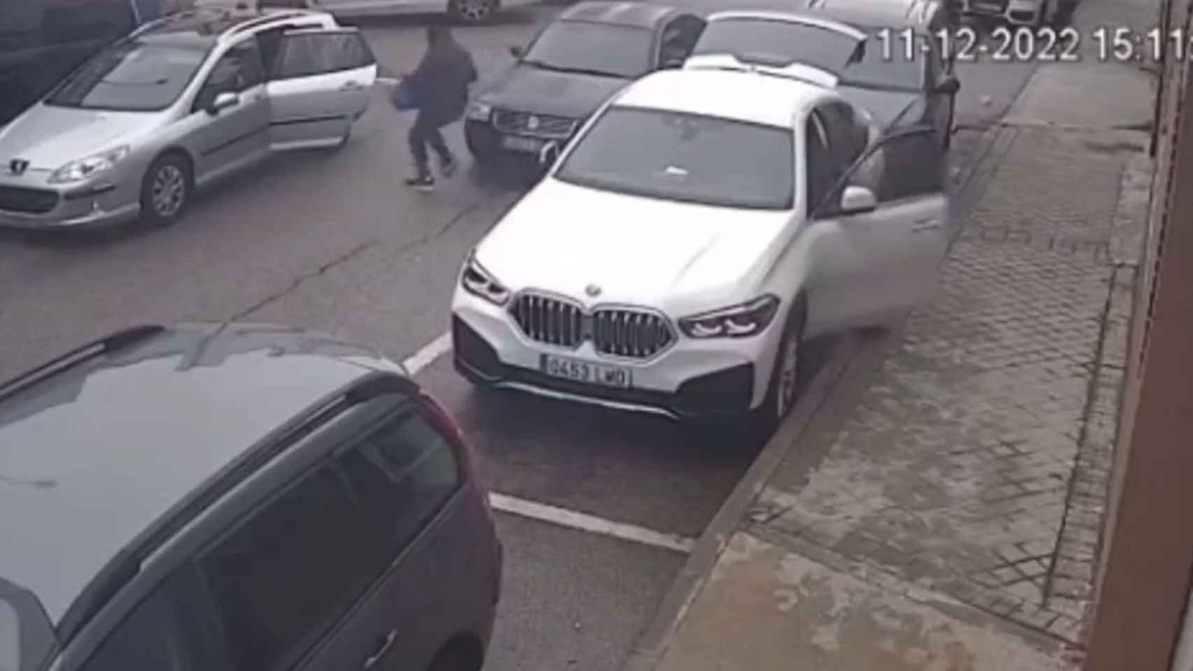 Fotograma del vídeo del robo a un conductor en Badalona / TWITTER