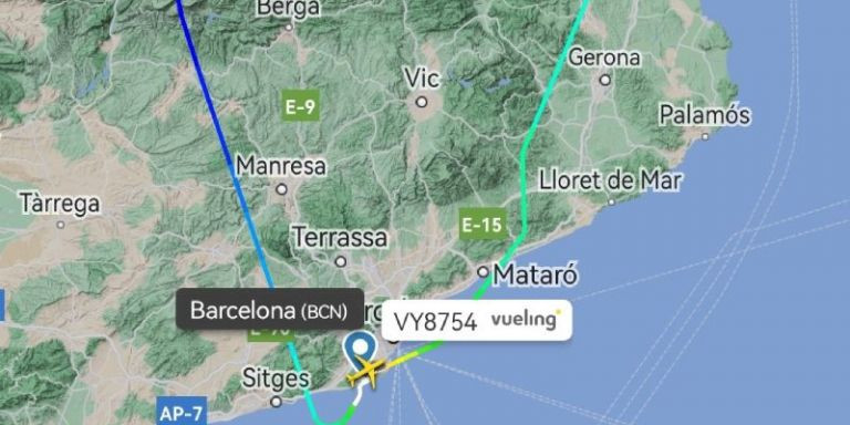 Ruta seguida por el avión que ha tenido que aterrizar en Barcelona / TWITTER CONTROLADORES AÉREOS