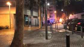 Incendio de contenedores en la plaza Sant Roc y la calle Màlaga de Badalona / CEDIDA