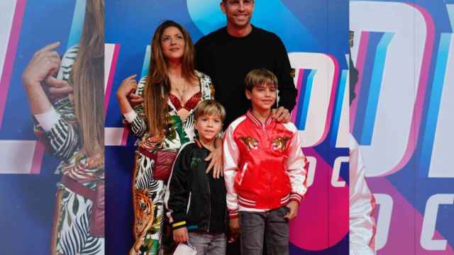 Gerard Piqué y Shakira junto a sus hijos Milan y Sasha en el 'Balloon World Cup' / INSTAGRAM