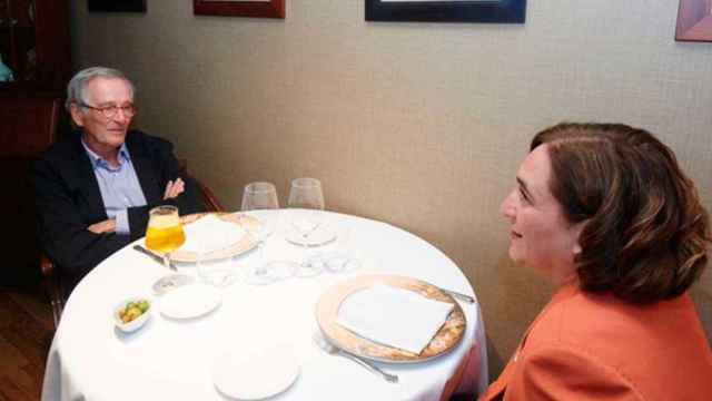 Xavier Trias y Ada Colau, en una comida en un restaurante de Barcelona / JXCAT