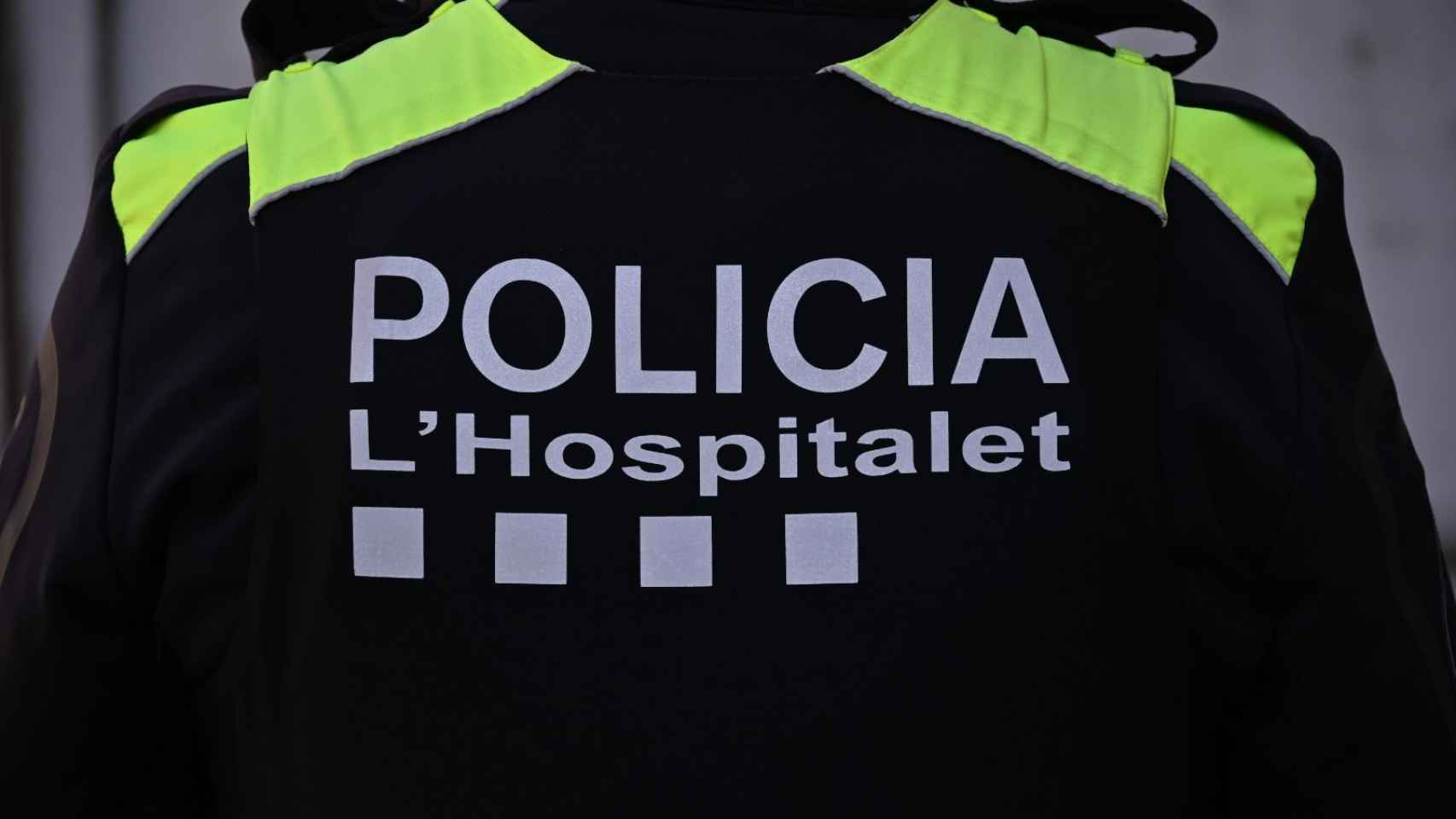 Un agente de la Guardia Urbana de L'Hospitalet de Llobregat / TWITTER