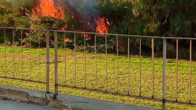 Un incendio en Sant Adrià de Besòs provoca una columna de humo / FACEBOOK