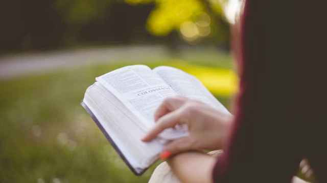 Lectura de un libro en inglés