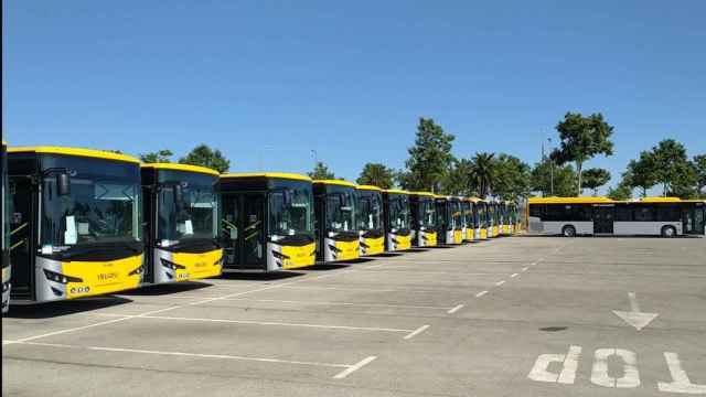 Autobuses de UTE Sant Boi en una imagen de archivo / ARCHIVO