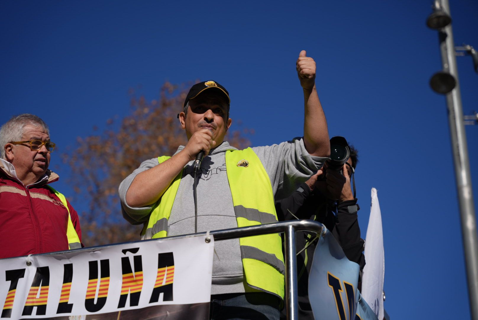 Tito Álvarez, representante de Élite Taxi en una manifestación en Barcelona / LUIS MIGUEL AÑÓN