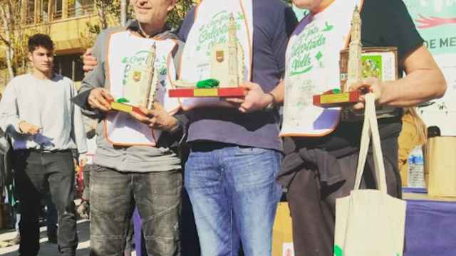 Los tres campeones del concurso, con Adrià en el centro / INSTAGRAM CAMBRA DE VALLS