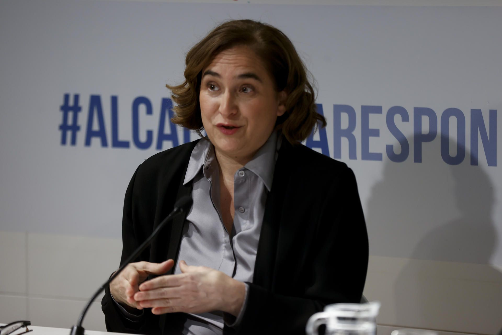 La alcaldesa de Barcelona, Ada Colau, en el encuentro anual con el Col·legi de Periodistes de Catalunya / EFE Toni Albir