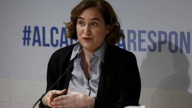 La alcaldesa de Barcelona, Ada Colau, en el encuentro anual con el Col·legi de Periodistes de Catalunya / EFE Toni Albir