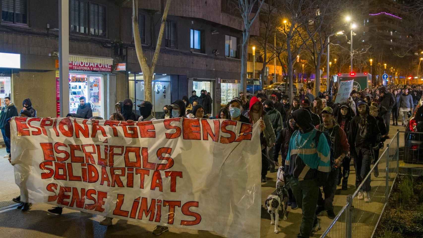 Manifestantes este miércoles en el distrito de Sant Andreu de Barcelona / LORENA SOPENA - EUROPA PRESS