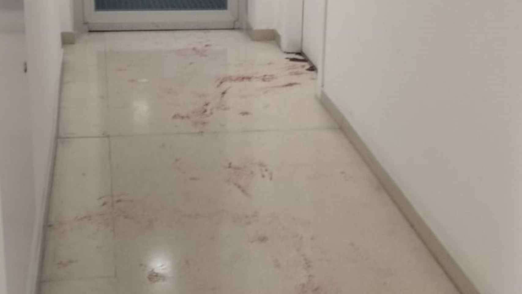 Rellano del piso de Sant Martí en el que han asesinado a una mujer trans / CEDIDA