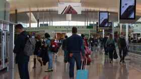 Viajeros en el Aeropuerto de Barcelona-El Prat / AENA
