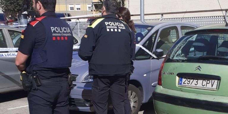 Agentes de los Mossos y la Policía Local de Badia en el lugar del crimen / TWITTER