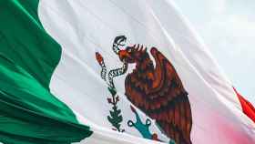 Escudo en la bandera mexicana