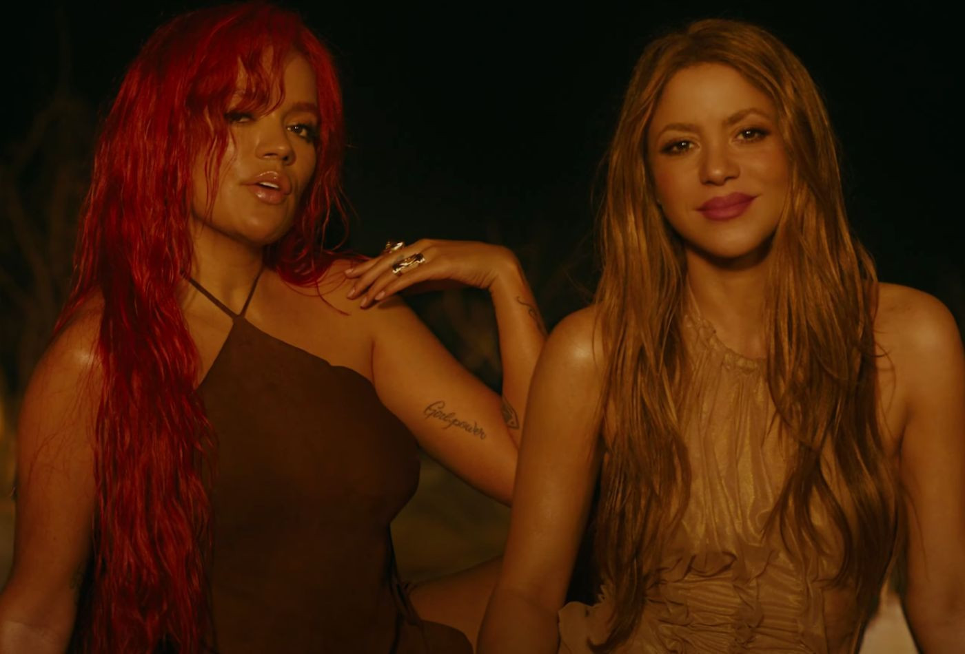 Shakira y Karol G durante el videoclip de 'TQG' / YOUTUBE