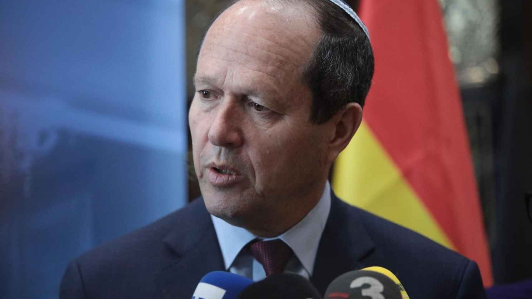 El ministro de Economía e Industria de Israel, Nir Barkat, en declaraciones a los medios en Barcelona / KIKE RINCÓN - EUROPA PRESS